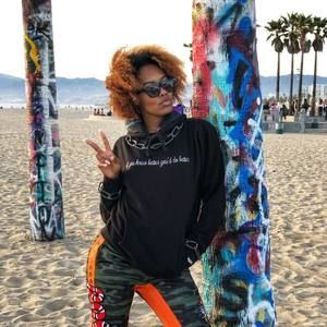 Meet your Posher, Adrienne